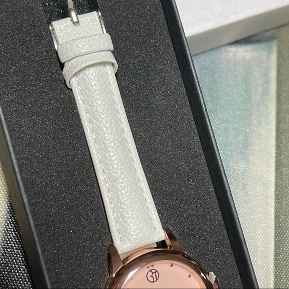 ⏱️Ladies Watch Rose Gold w/ White NEW in… - Picture 5 of 7